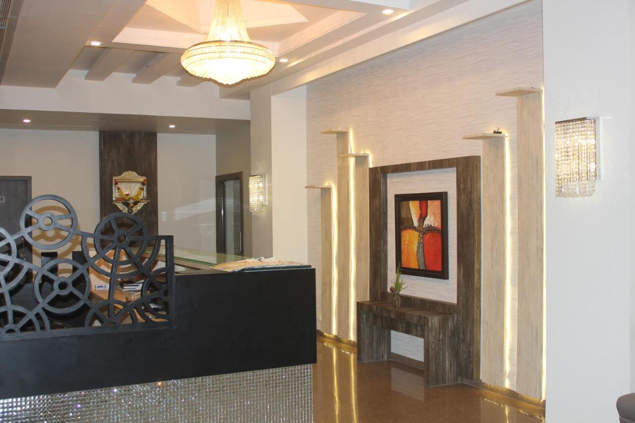 Nimantran Hotel Нави Мумбай Екстериор снимка