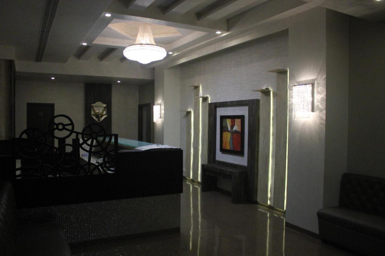 Nimantran Hotel Нави Мумбай Екстериор снимка