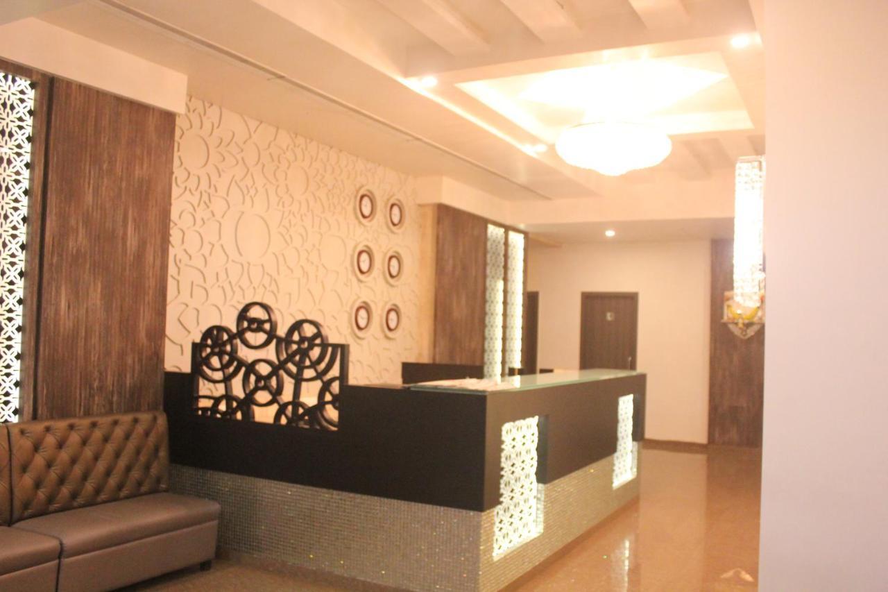 Nimantran Hotel Нави Мумбай Екстериор снимка