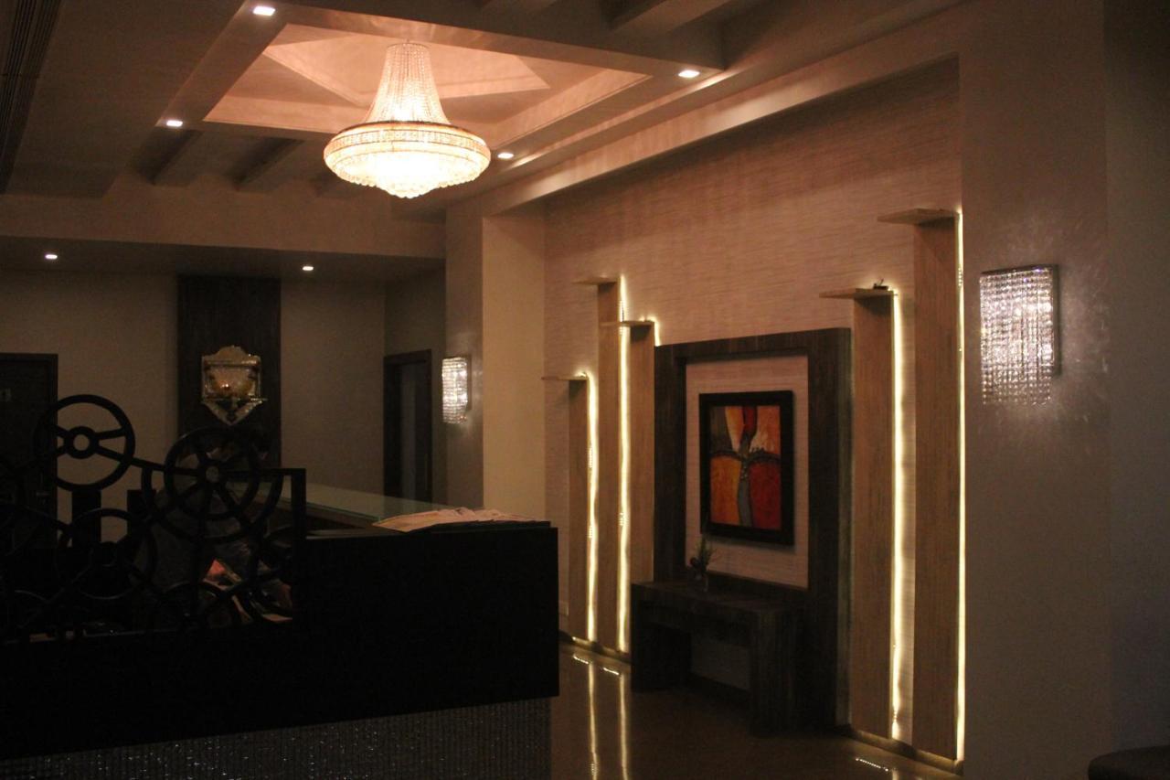 Nimantran Hotel Нави Мумбай Екстериор снимка