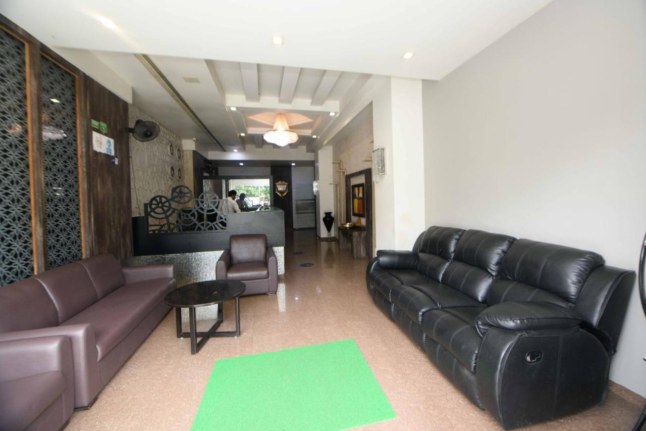 Nimantran Hotel Нави Мумбай Екстериор снимка