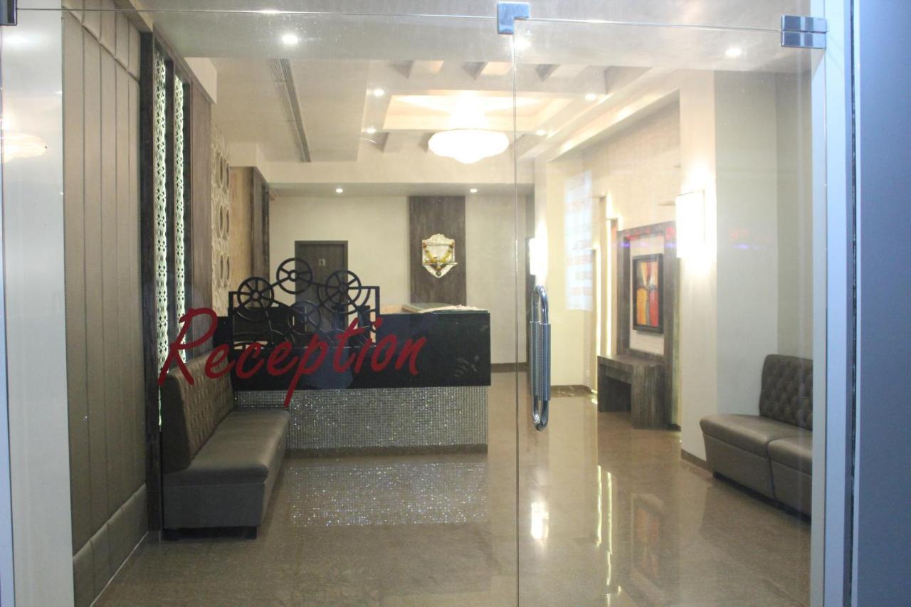 Nimantran Hotel Нави Мумбай Екстериор снимка