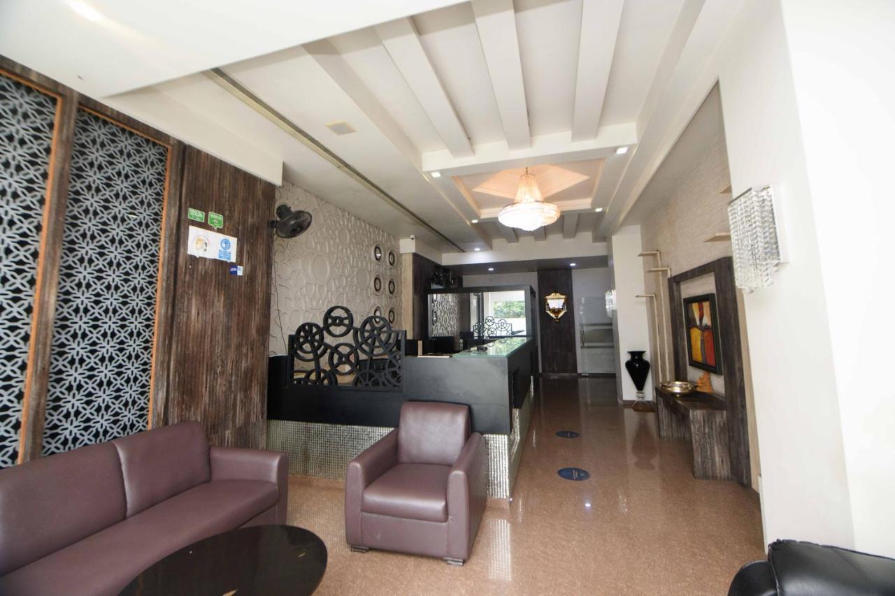 Nimantran Hotel Нави Мумбай Екстериор снимка