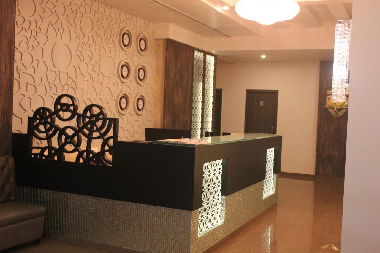 Nimantran Hotel Нави Мумбай Екстериор снимка