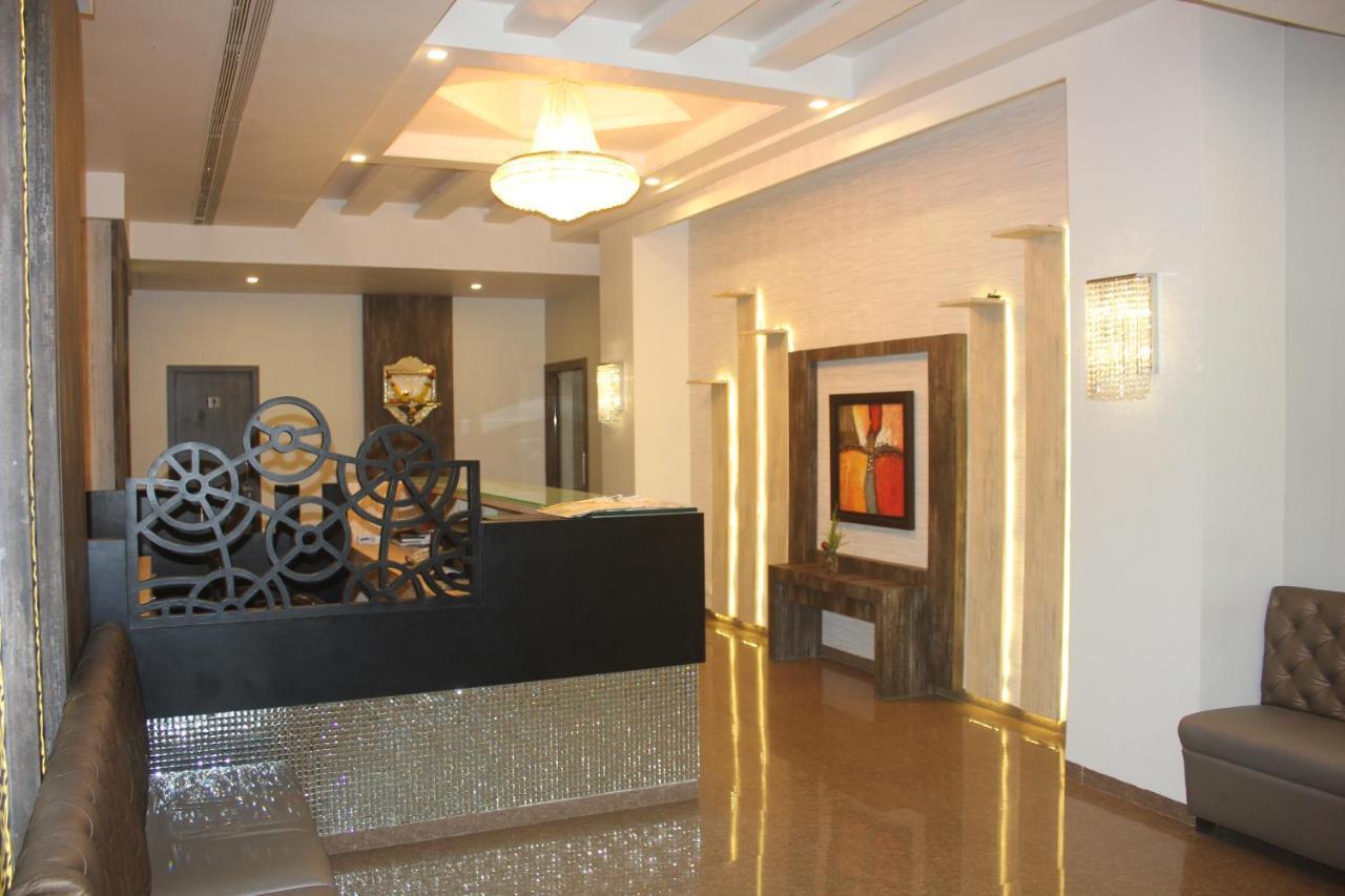 Nimantran Hotel Нави Мумбай Екстериор снимка