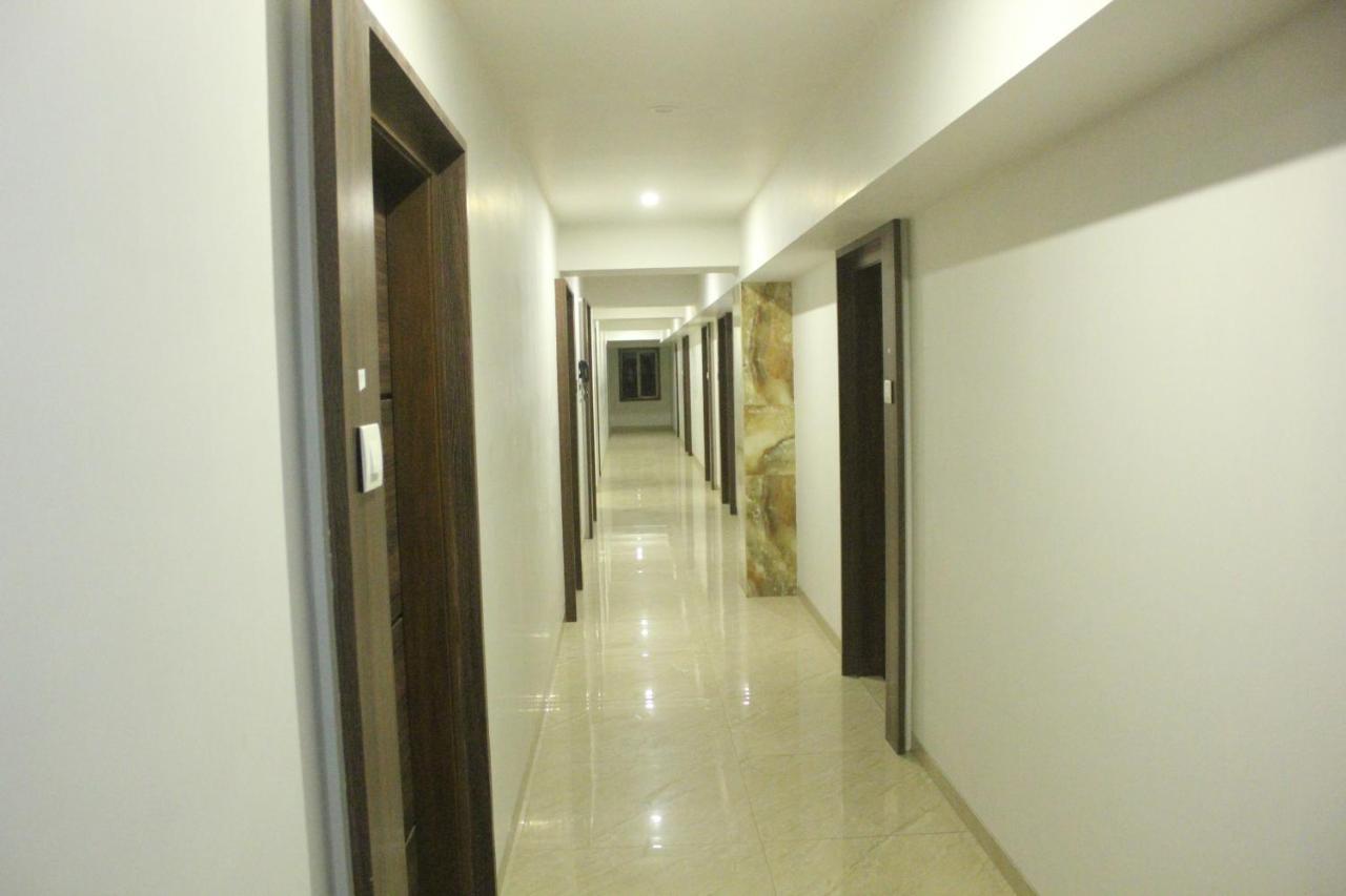 Nimantran Hotel Нави Мумбай Екстериор снимка