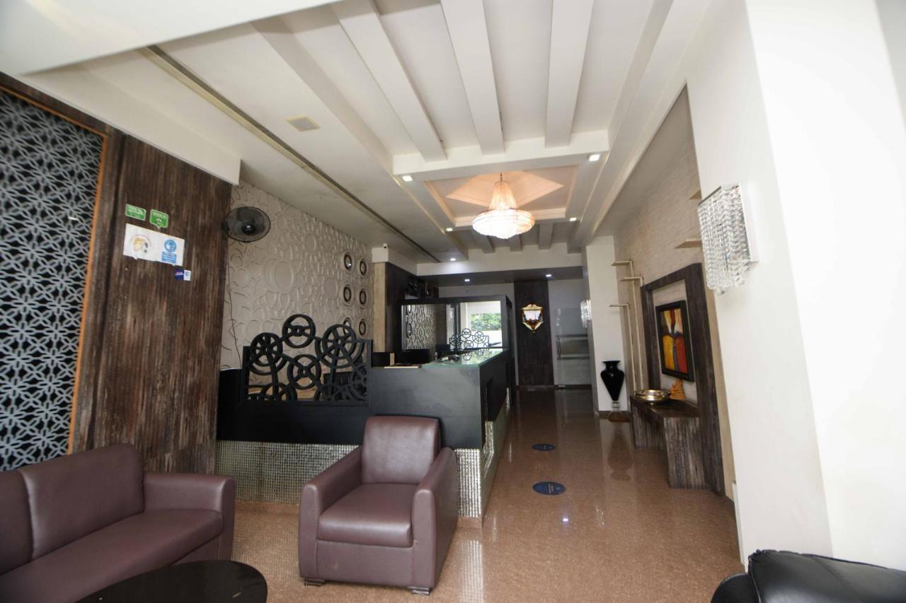 Nimantran Hotel Нави Мумбай Екстериор снимка
