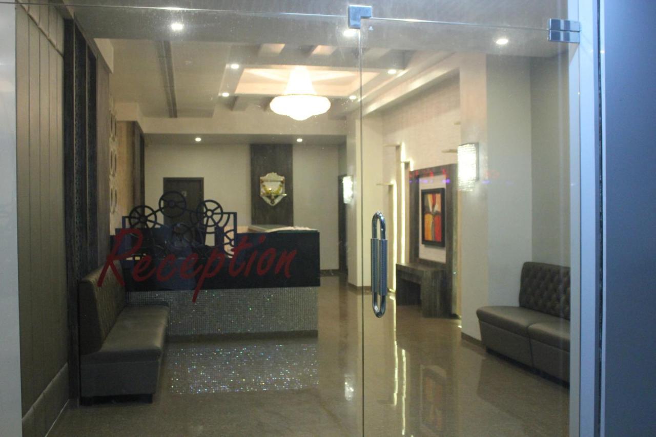 Nimantran Hotel Нави Мумбай Екстериор снимка