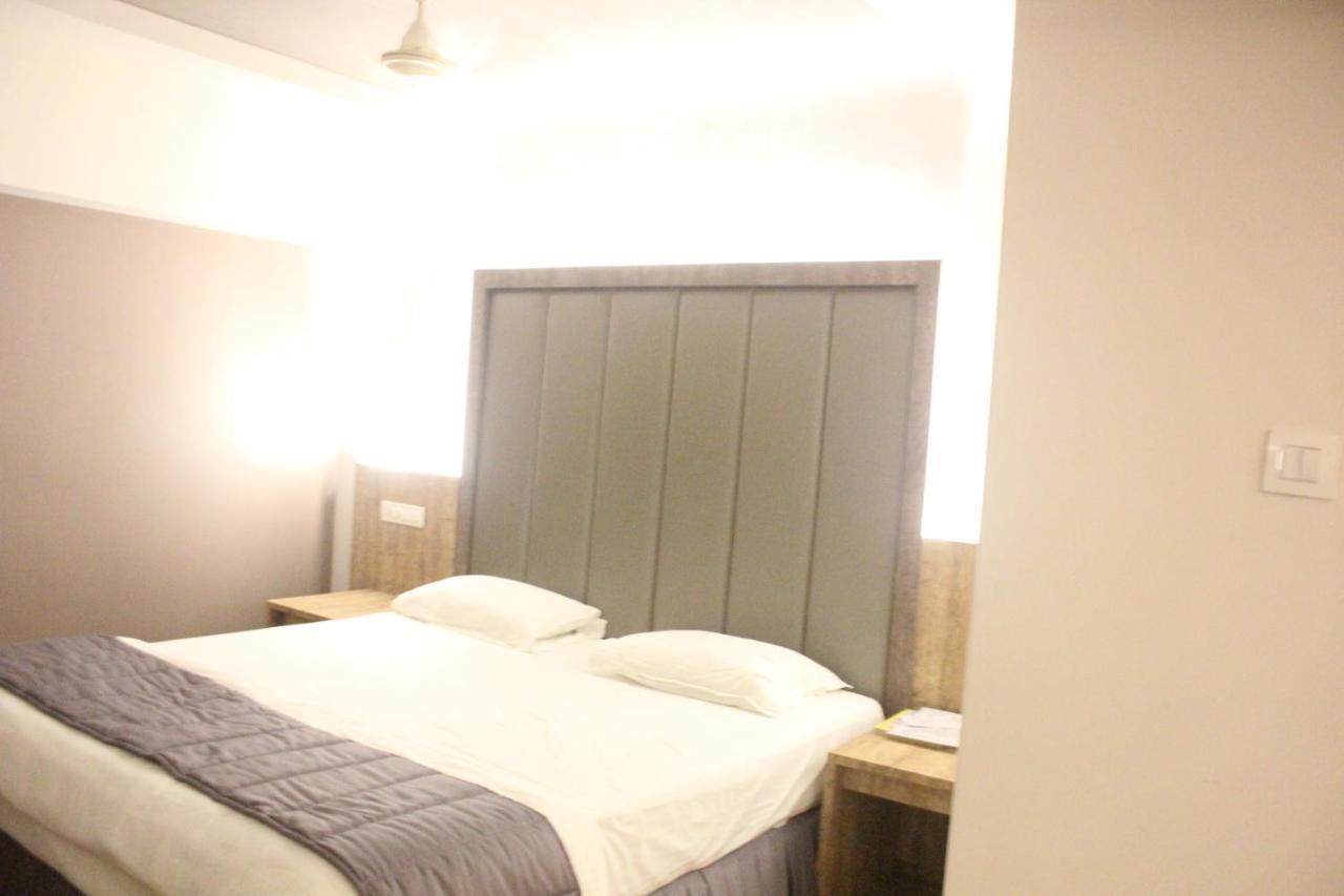 Nimantran Hotel Нави Мумбай Екстериор снимка