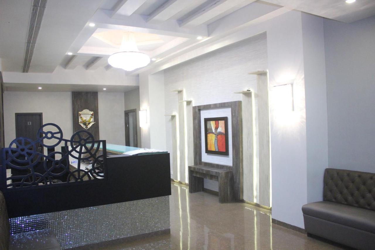 Nimantran Hotel Нави Мумбай Екстериор снимка