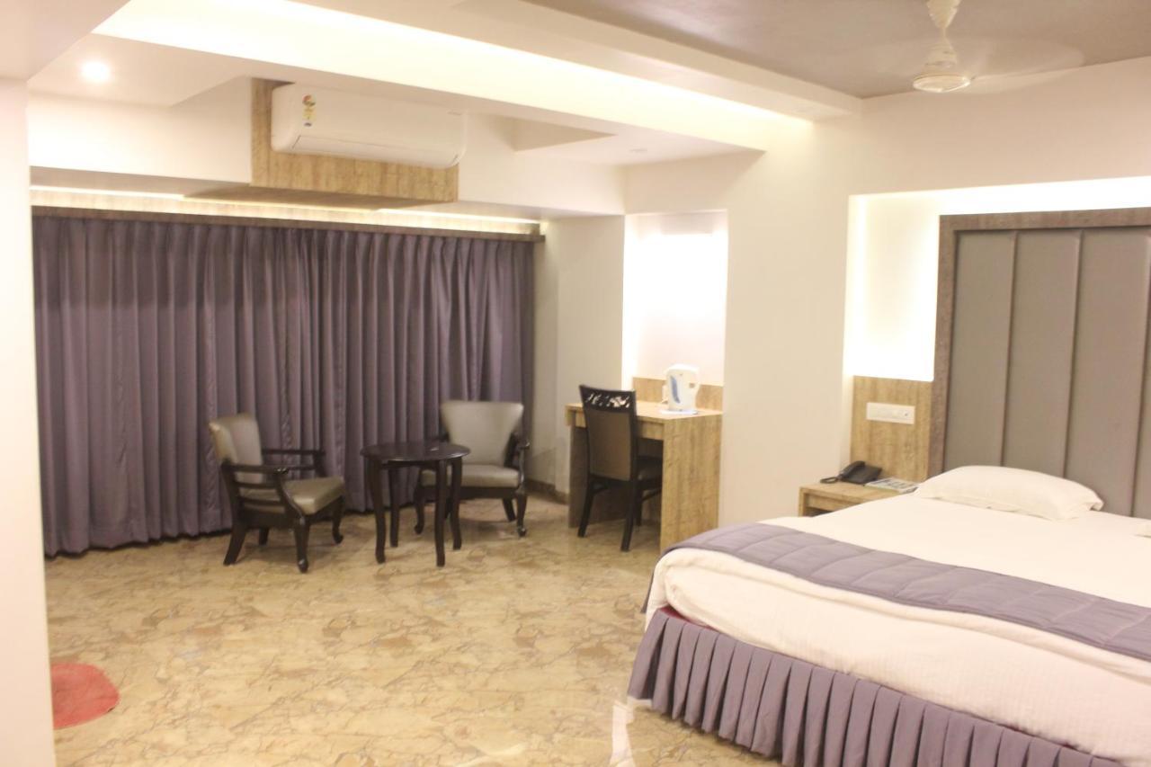 Nimantran Hotel Нави Мумбай Екстериор снимка